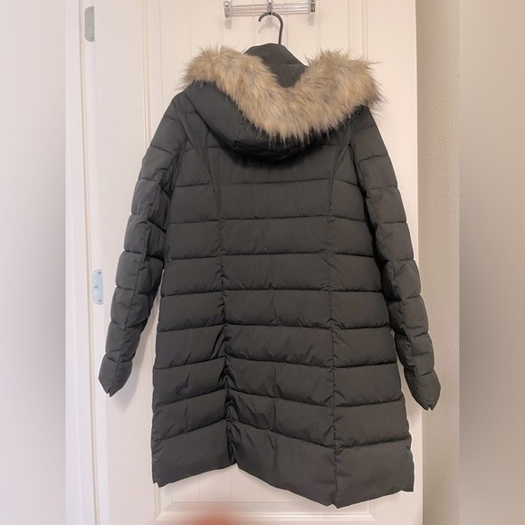 Women's Stretch Faux-Fur Trim Hooded Puffer Coat - Laundry by Shelly Segal - Picture 4 of 8